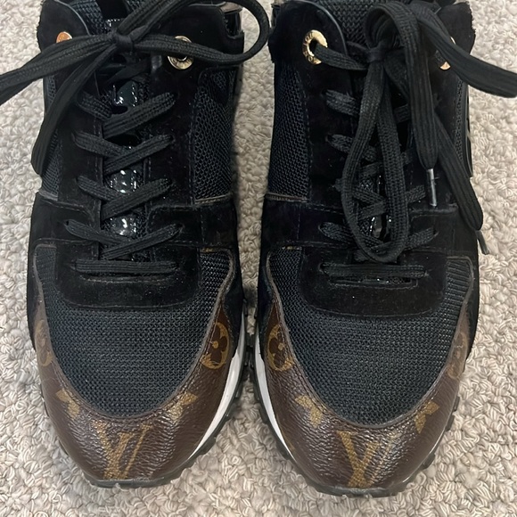 Louis Vuitton Run Away monogram sneaker runner - Picture 6 of 13
